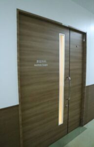 神戸大学美容外科の部屋の入口
