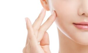 肌のきれいな女性