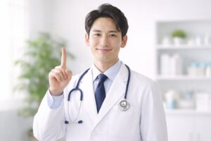 ポイントを伝える医師