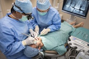 歯科医師による施術イメージ