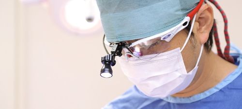 尿失禁の日帰り手術を行う中川院長