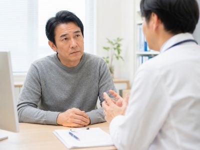 EDの相談をする男性と医師