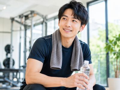  VIO脱毛を喜ぶ男性のイメージ